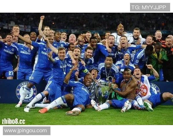 绝对巨星的传奇之路:天下足球中的巅峰对决与荣耀时刻